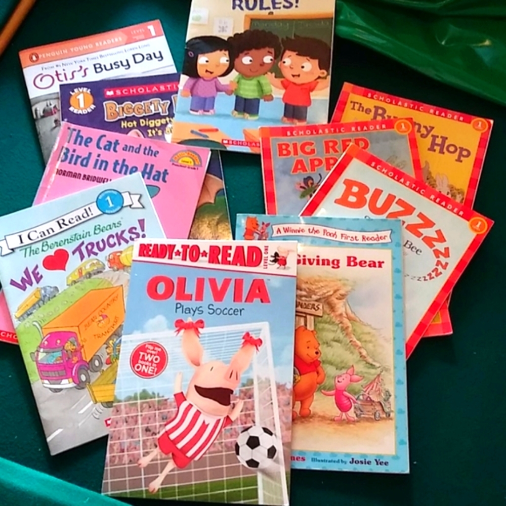 Bundle of 10 Scholastic Level 1 readers